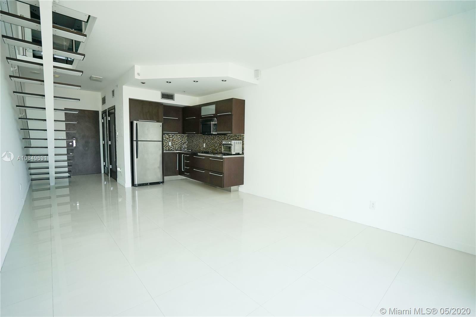 Property Photo:  690 SW 1st Ct 2903  FL 33130 