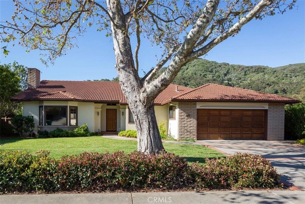 Property Photo:  931 Capistrano Court  CA 93405 