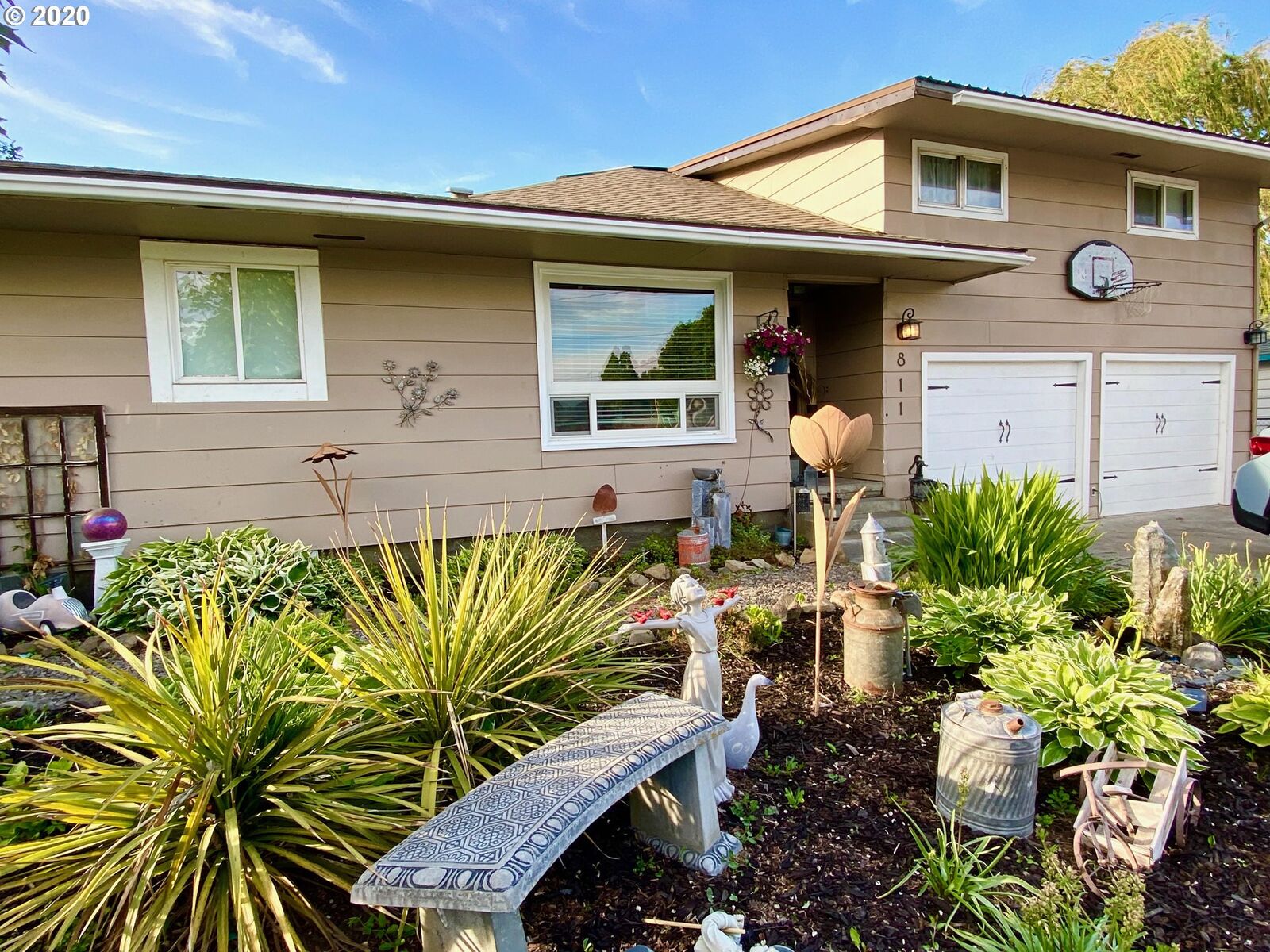 Property Photo:  811 Pomona  OR 97058 