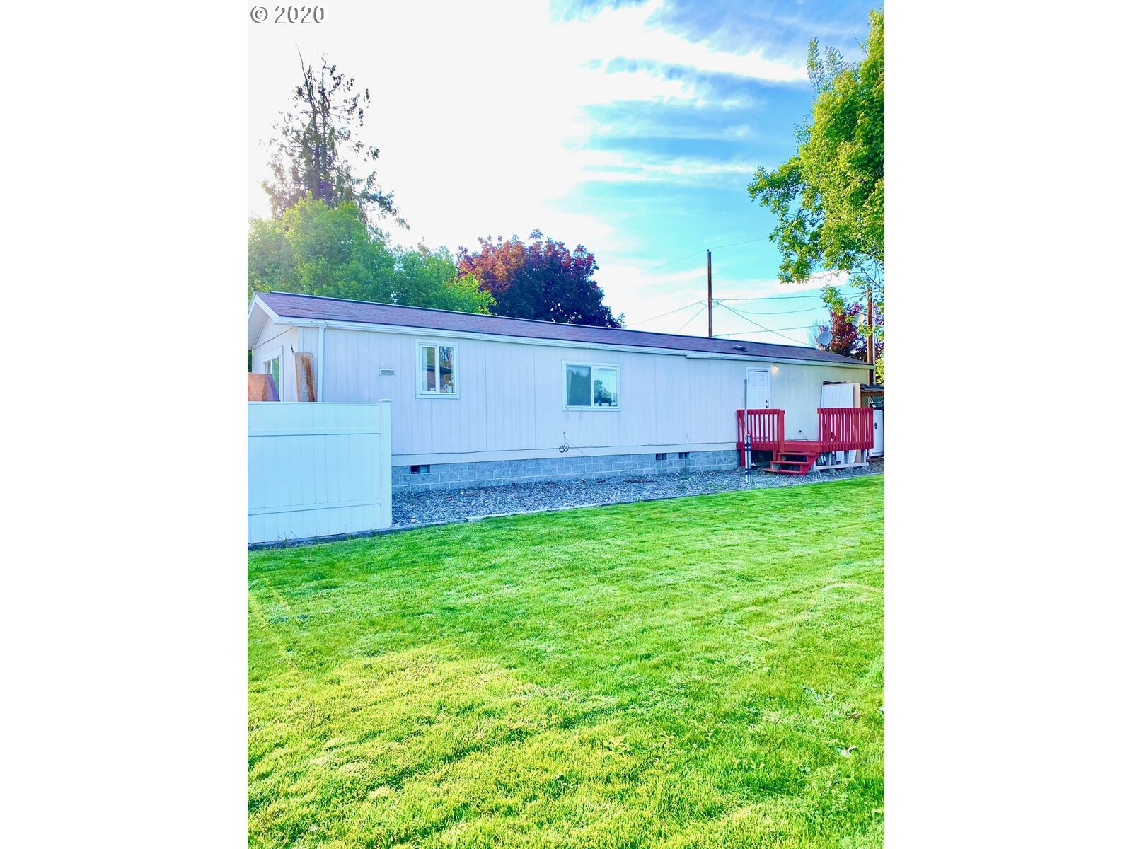 Property Photo:  821 Pomona  OR 97058 