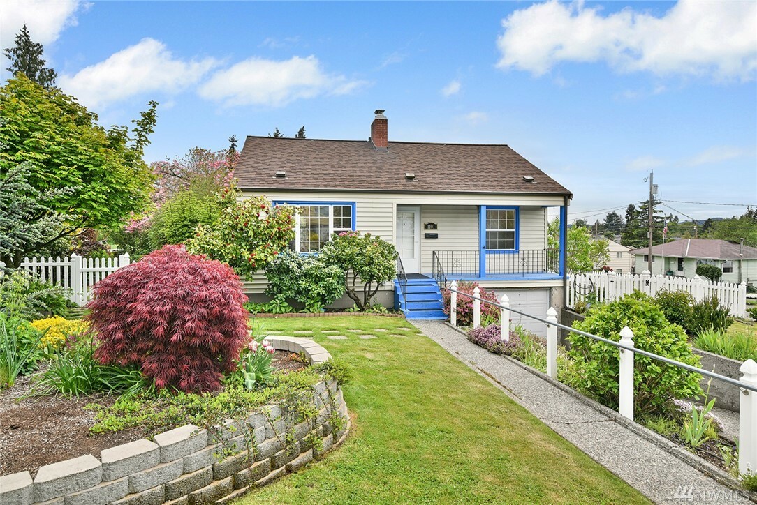 Property Photo:  1101 E 33rd  WA 98310 