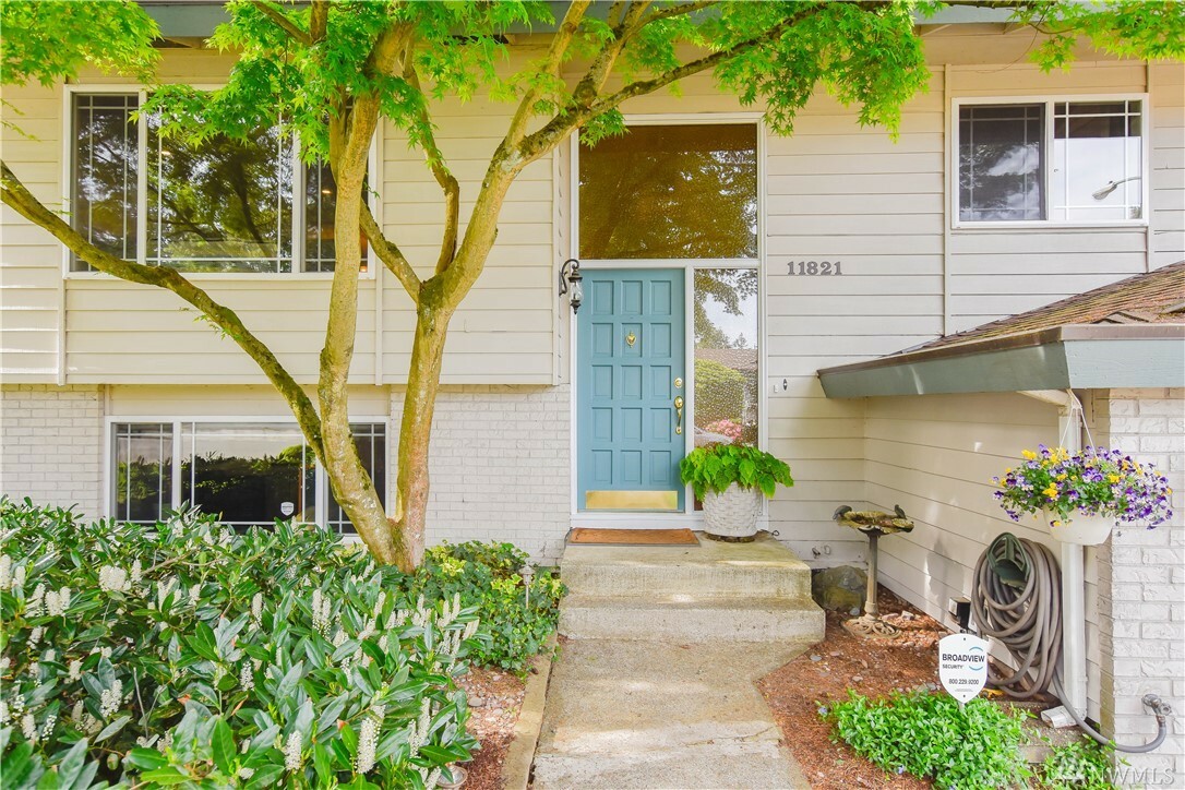Property Photo: 11821 NE 155th St WA 98011