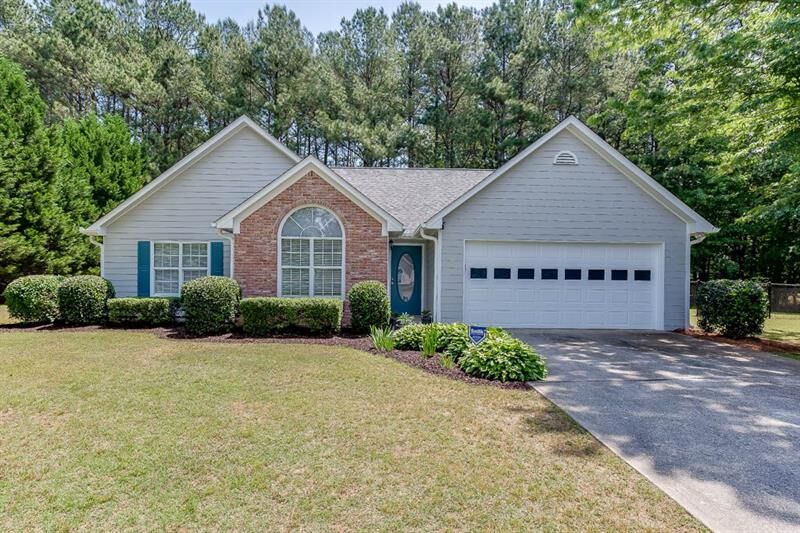 Property Photo: 1425 Millhaven Drive 30011