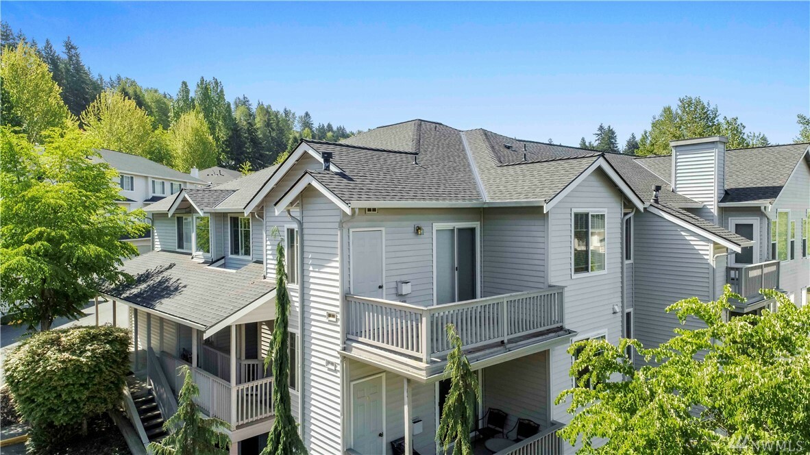 Property Photo:  4710 SE Mill Pond Dr SE 313  WA 98092 