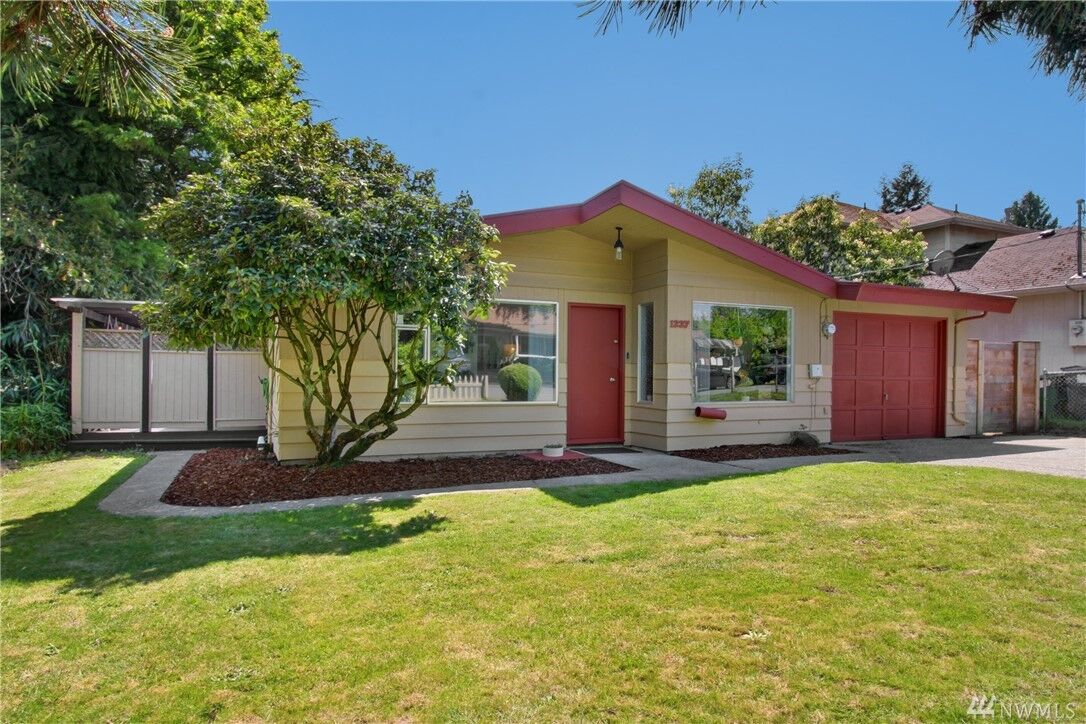 Property Photo:  1237 SW 118th St  WA 98146 
