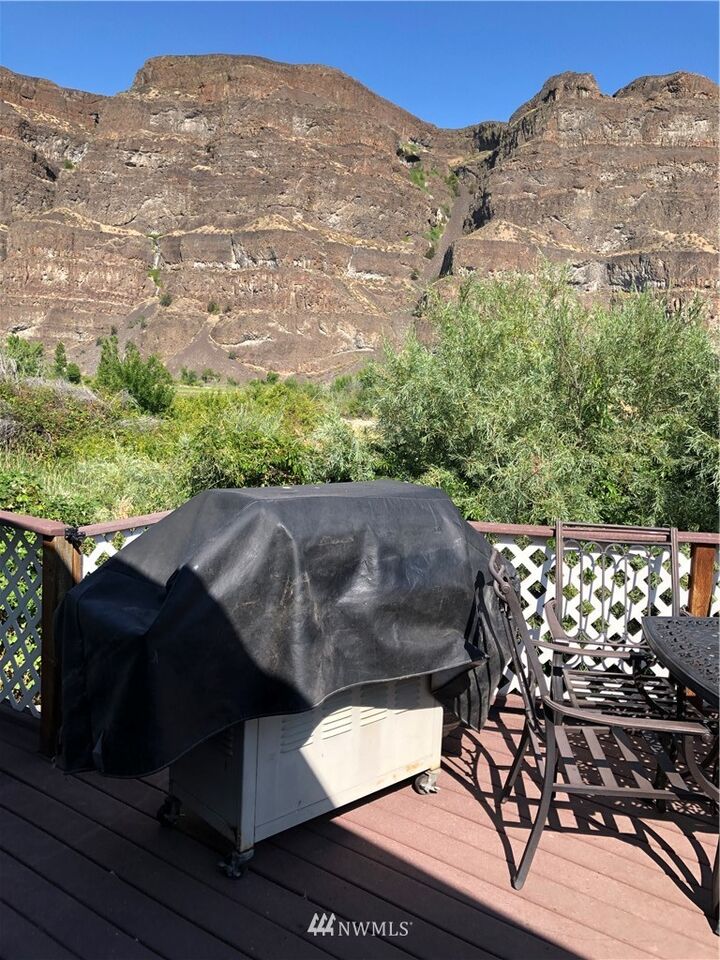 Property Photo:  8542 Crescent Bar Road NW 305  WA 98848 