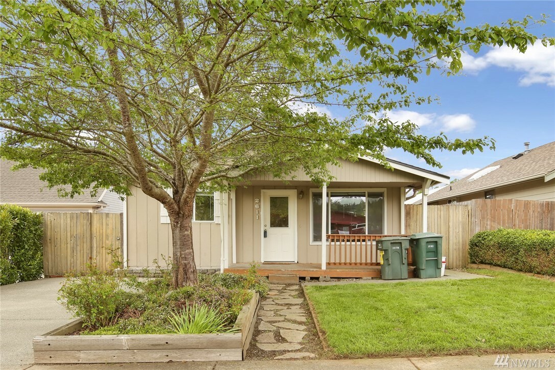 Property Photo:  2611 Xenia St  WA 98226 