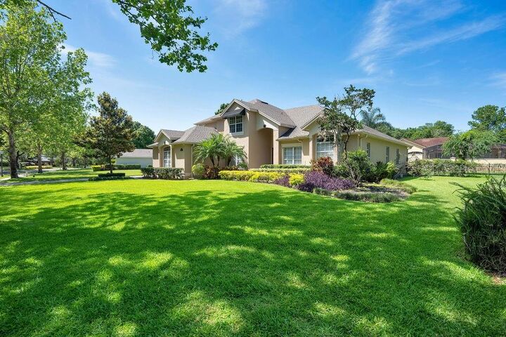 Property Photo: 901 Kingsbridge Drive FL 32765