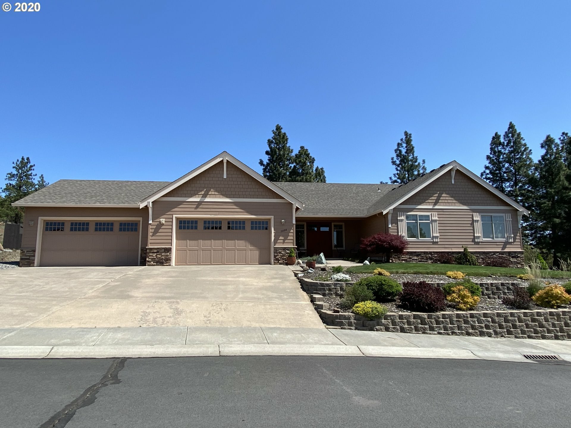 Property Photo:  1006 Hoodview Pl  WA 98620 