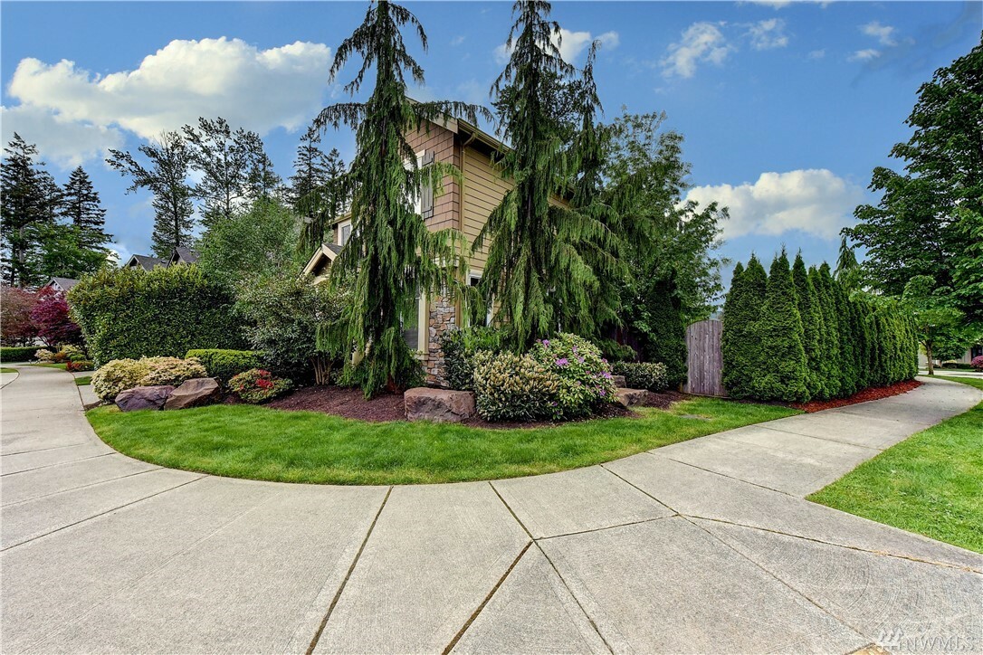 Property Photo:  27105 SE 18th Place  WA 98075 