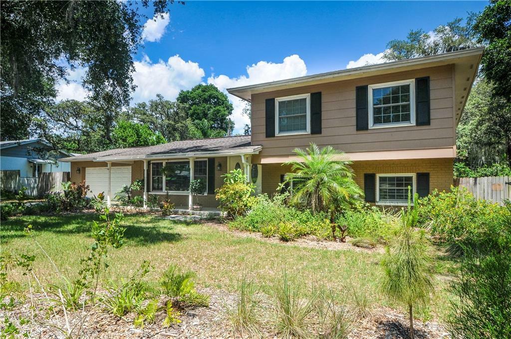 Property Photo: 2309 Green Lawn Street FL 33511