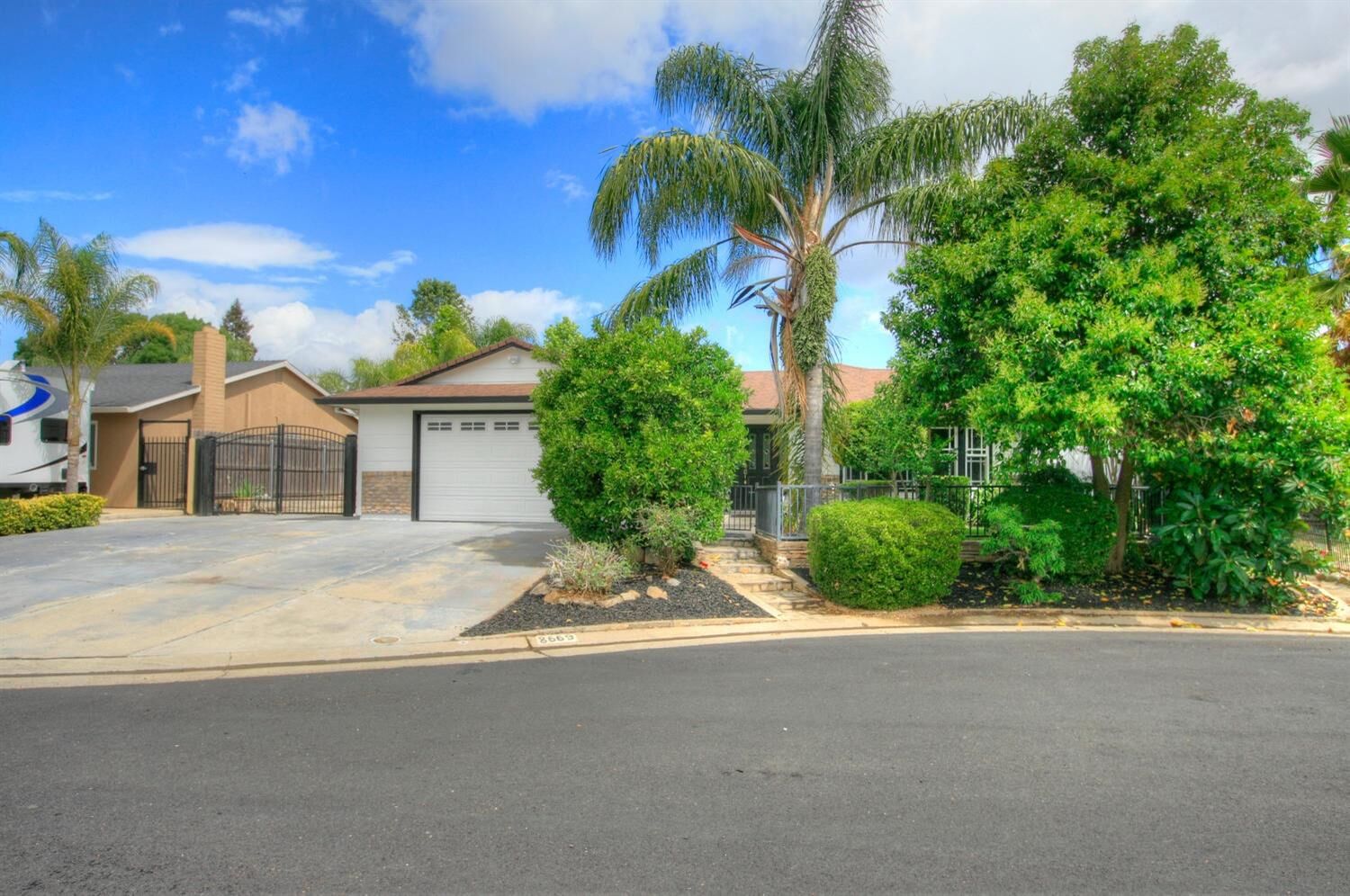 Property Photo: 8669 Jerrandy Court CA 95828