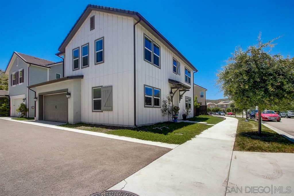 Property Photo:  2746 Overlook Point Dr  CA 92029 