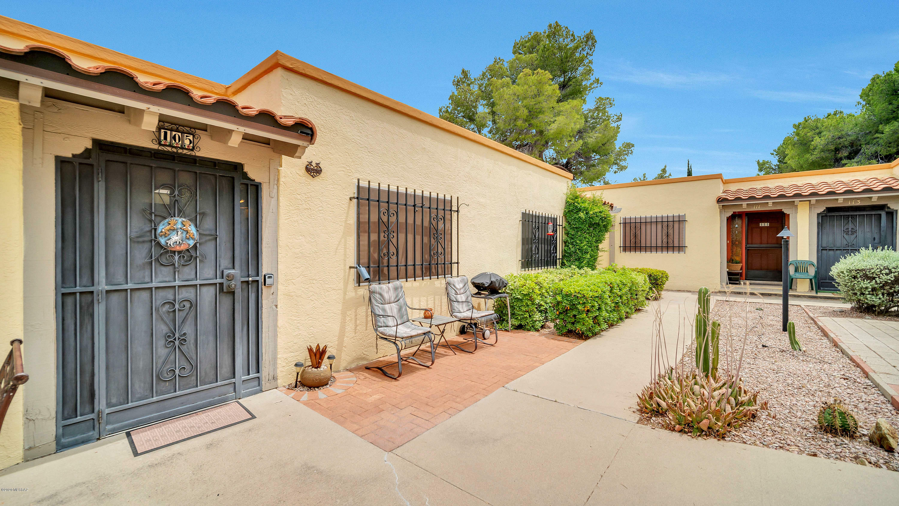 Property Photo:  105 W Calle Del Ano  AZ 85614 