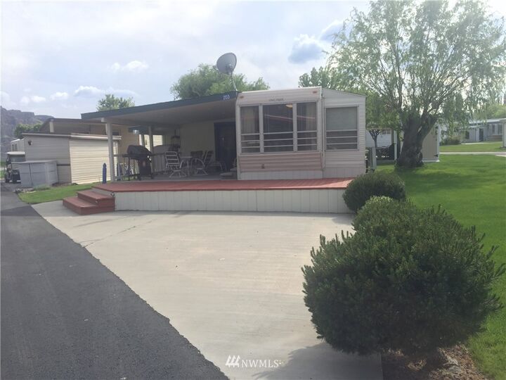 Property Photo: 8818 Crescent Bar Road NW 203 WA 98848