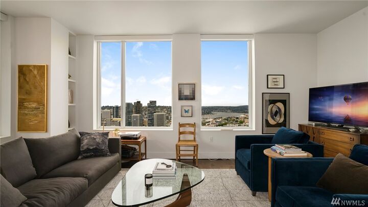 Property Photo:  1321  Seneca Street 1707  WA 98101 