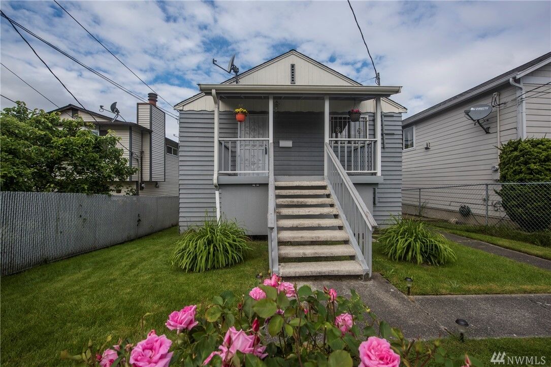 Property Photo:  4417  39th Avenue S  WA 98118 