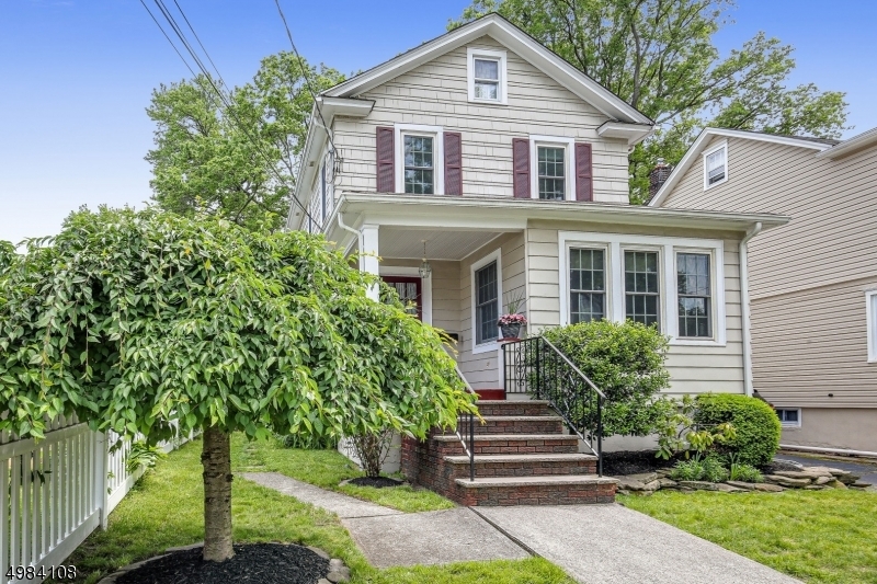 Property Photo:  1 Oak Ln  NJ 07016 