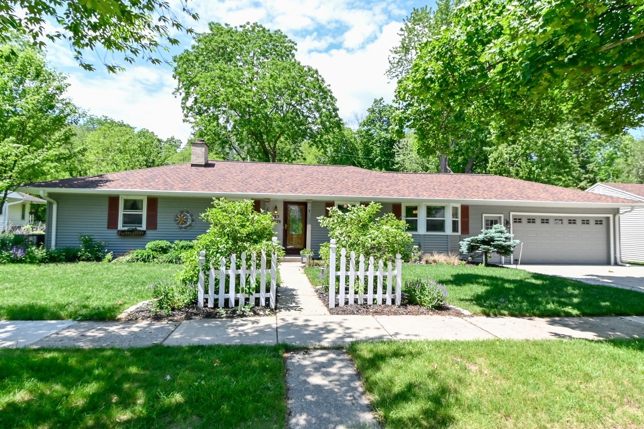 Property Photo: W57n775 Hawthorne Ave WI 53012