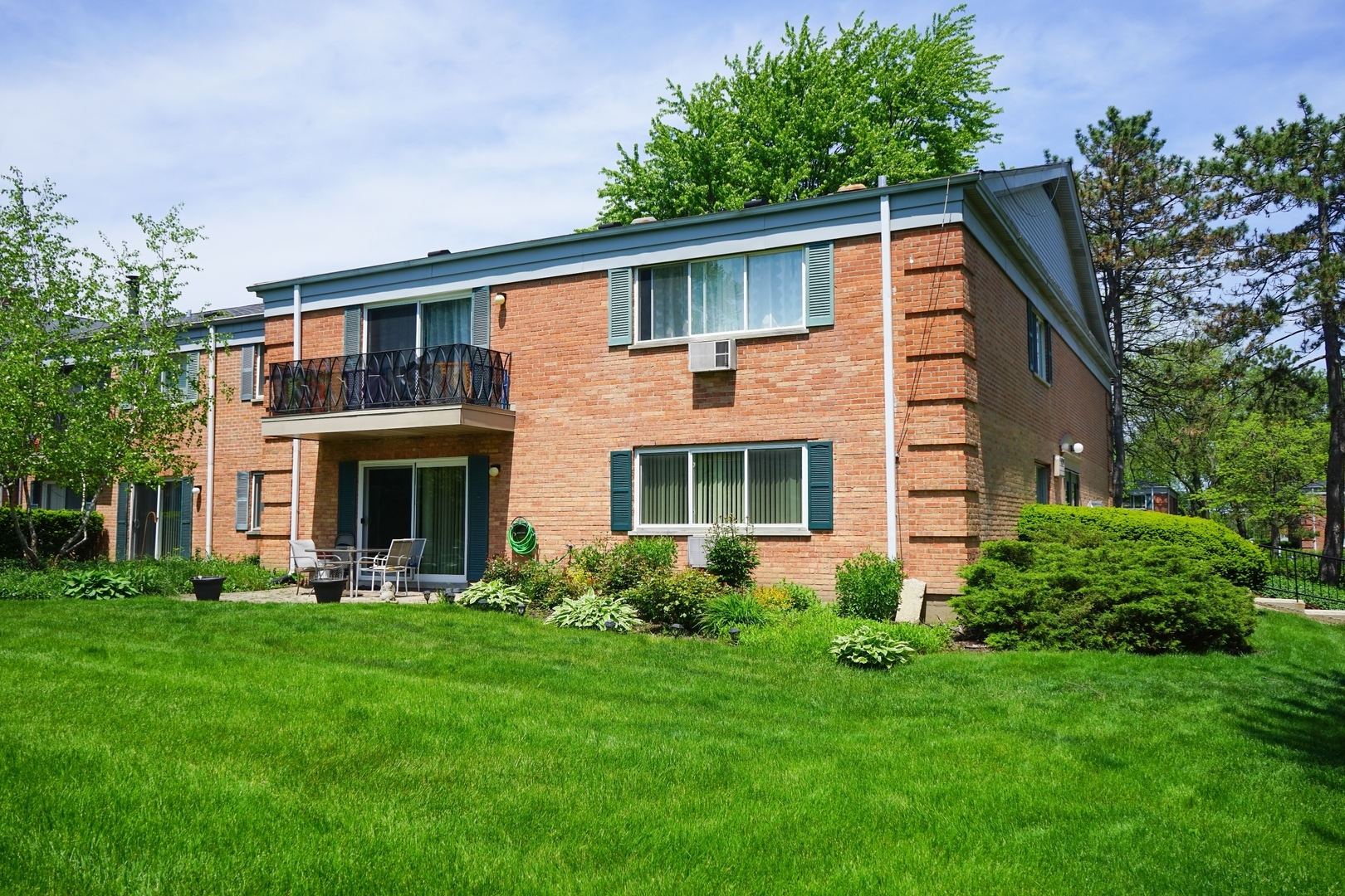 Property Photo: 2415 South Goebbert Road H102 IL 60005