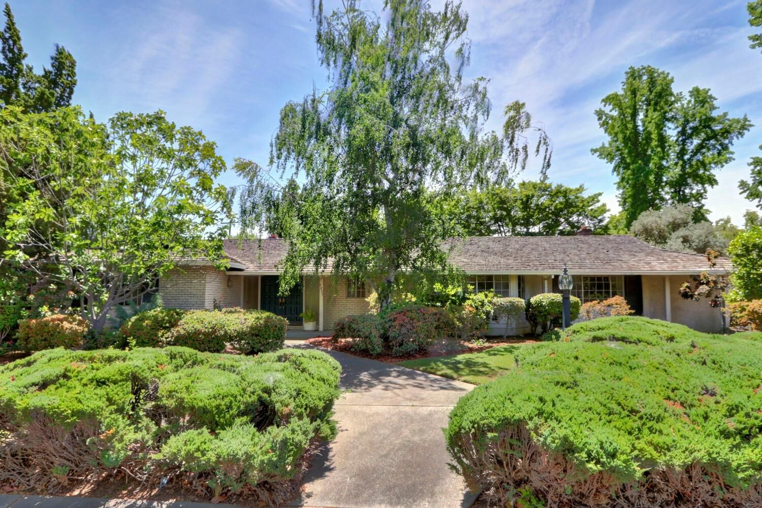 Property Photo:  4837 Crestwood Way  CA 95822 