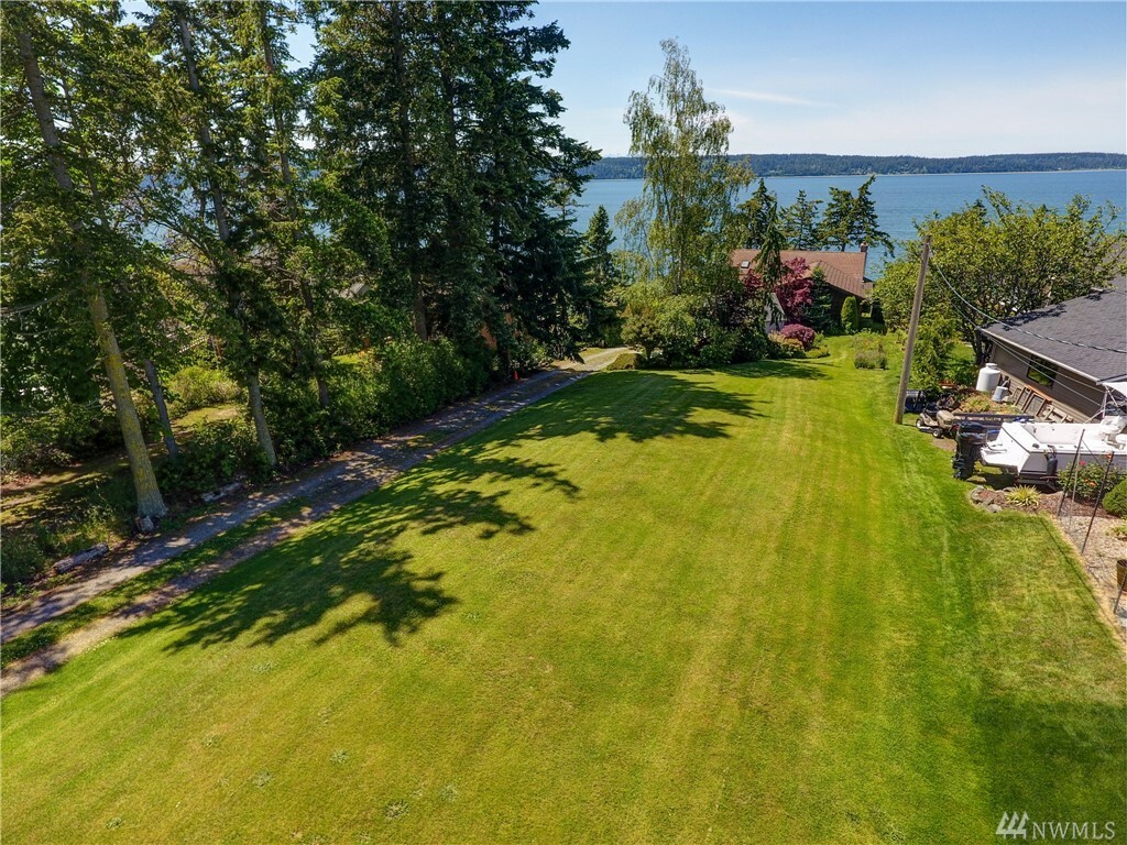 Property Photo:  812 Sundown Lane  WA 98282 