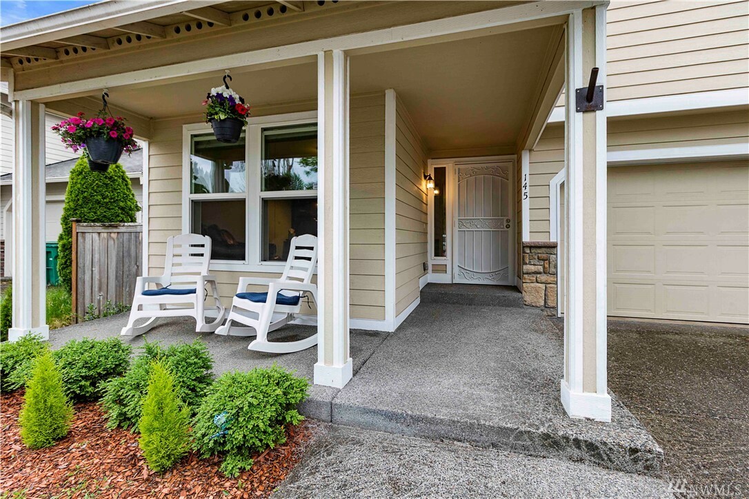 Property Photo: 145 5th Ave SW WA 98047