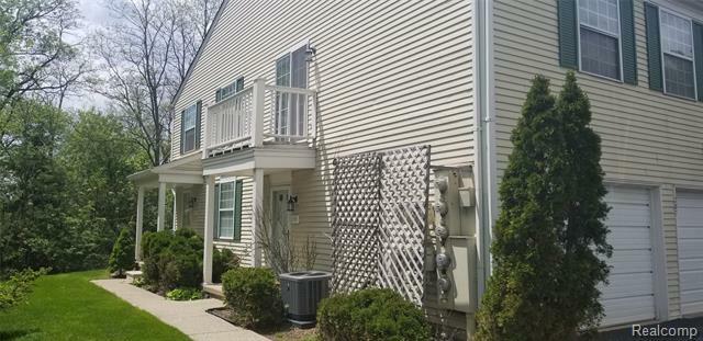 Property Photo:  289 Inlet Court 52  MI 48390 