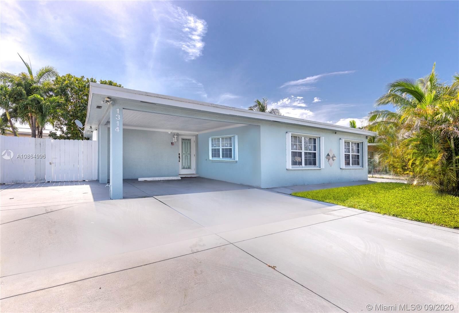 Property Photo: 1314 SW 22nd Ave FL 33312