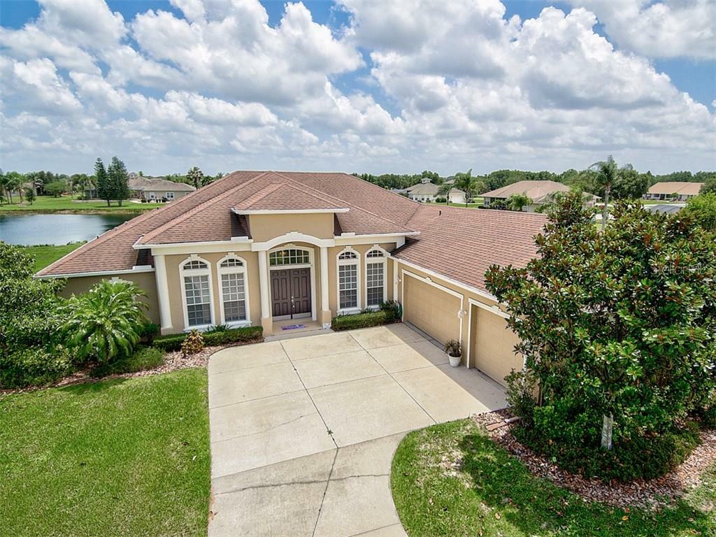 Property Photo:  4908 Fawn Lake Place  FL 34219 