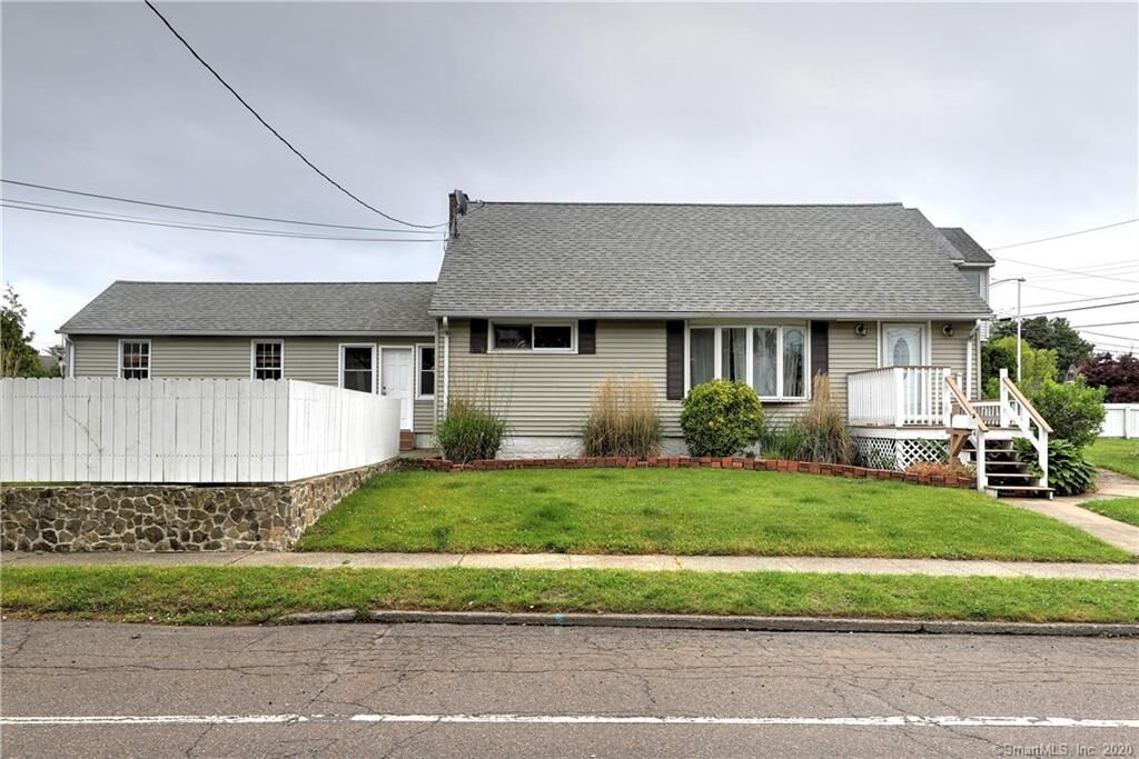 Property Photo: 421 Oak Bluff Avenue CT 06615