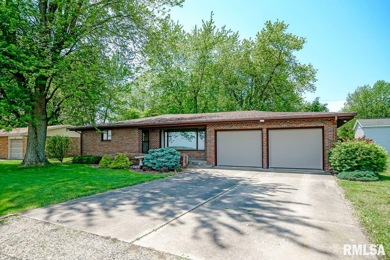 Property Photo:  607 S East  IL 61546 