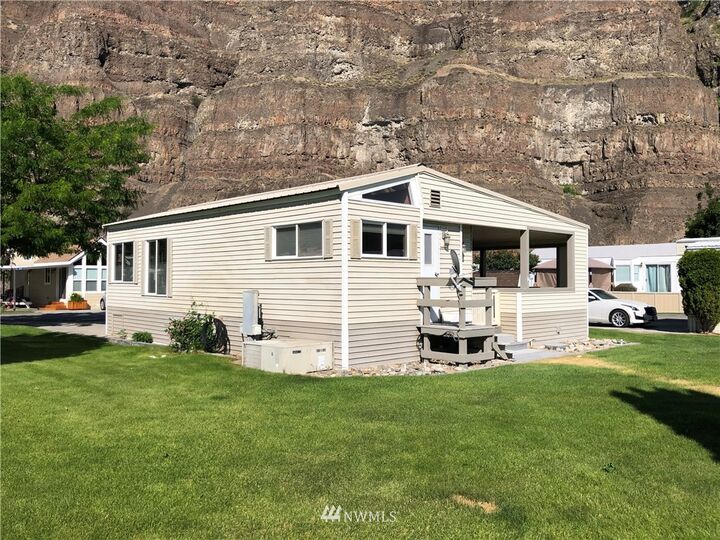 Property Photo: 8818 Crescent Bar Road NW 151 WA 98848