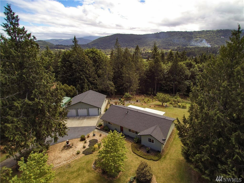 Property Photo:  213 Silver Lane  WA 98363 