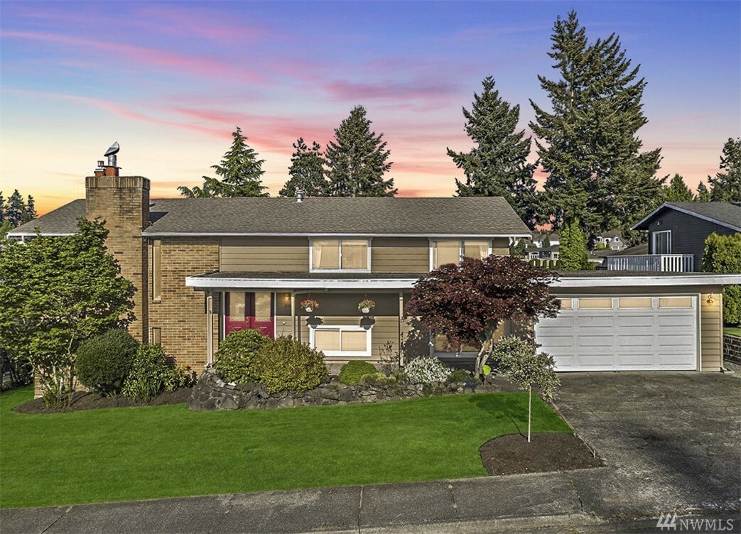 Property Photo: 30002 2nd Avenue SW WA 98023