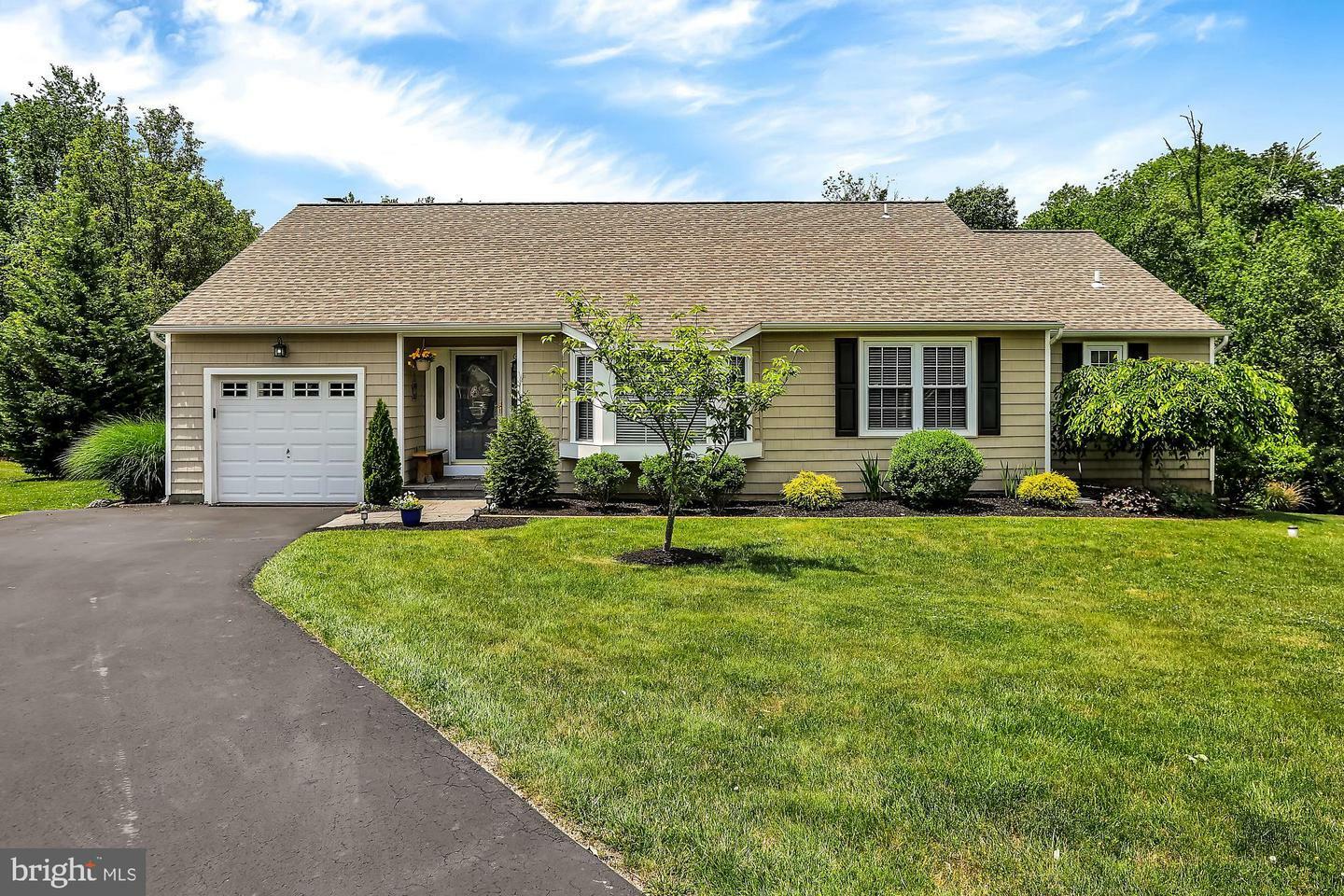 Property Photo:  439 Lenape Lane  PA 19067 