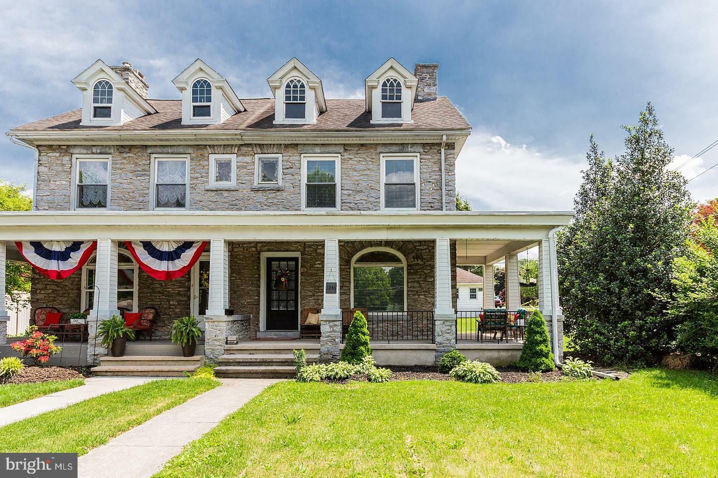 Property Photo: 1246 Oak Street PA 17042
