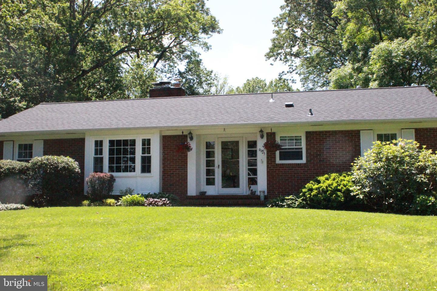 Property Photo:  9925 Woodrow Street  VA 22181 