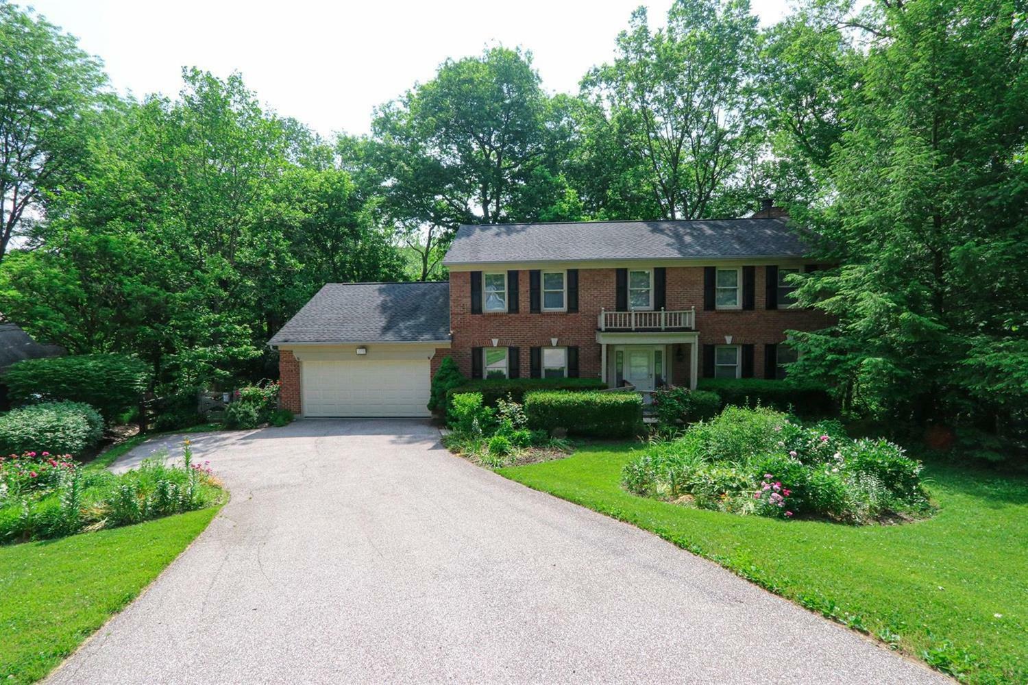 Property Photo: 943 Surrey Way OH 45245