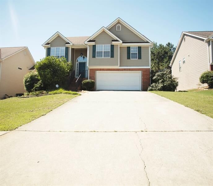 Property Photo:  565 Ransom Way  GA 30281 