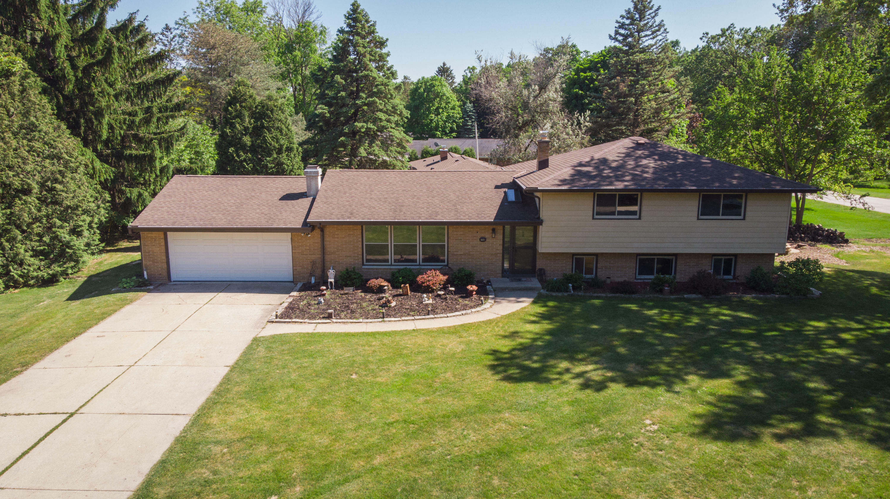 Property Photo:  17935 Windemere Rd  WI 53045 