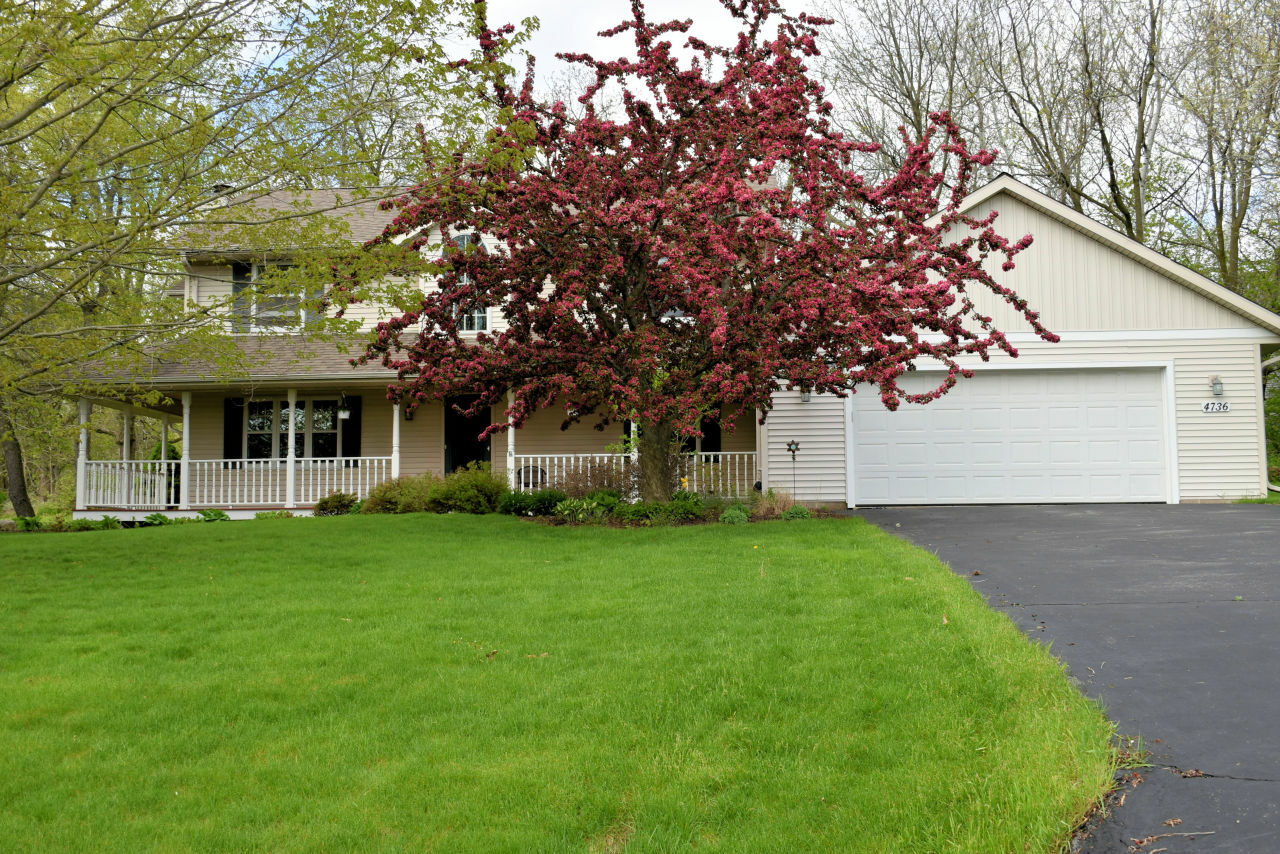 Property Photo:  4736 Fairway Dr  WI 53185 