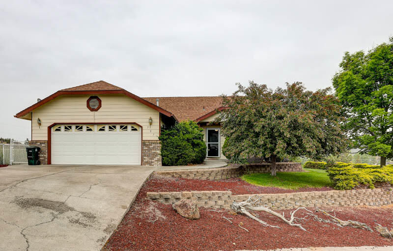 Property Photo: 787 SW Sunrise Street OR 97741