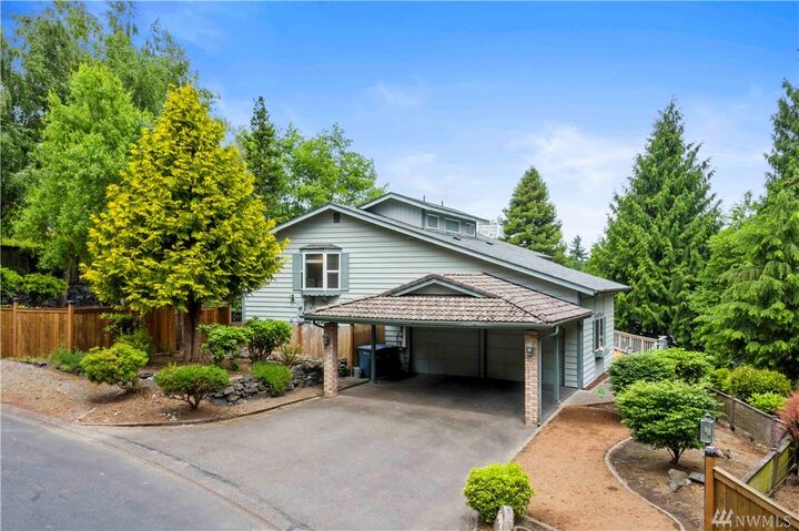 Property Photo: 6811 47th Avenue E WA 98443
