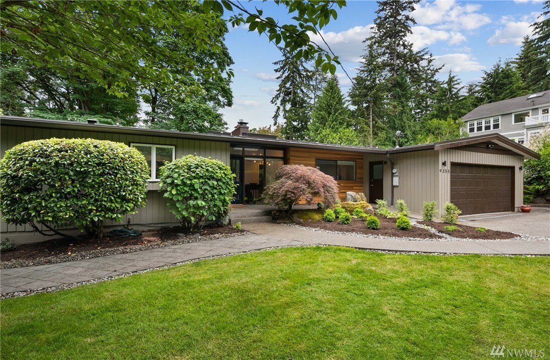 Property Photo:  9355 SE 68th St  WA 98040 