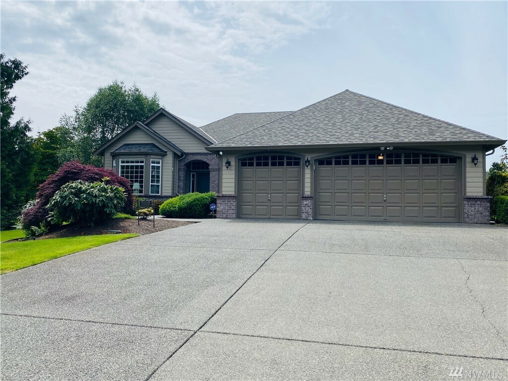 Property Photo: 21520 21st St E WA 98391