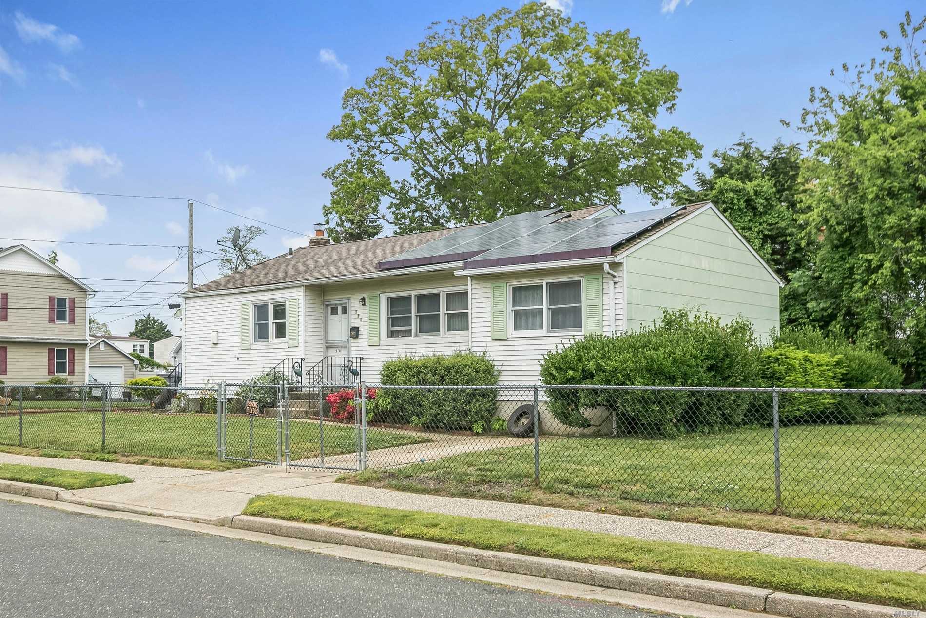 514 Reade Avenue  Lindenhurst NY 11757 photo