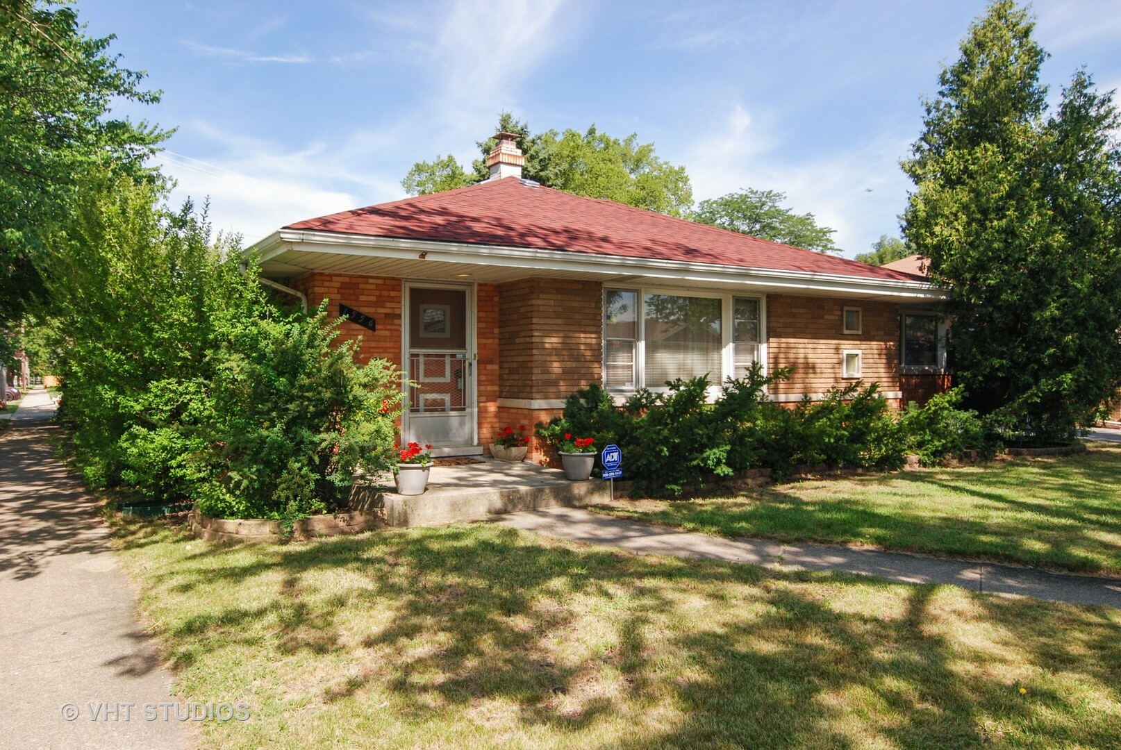 Property Photo:  1556 Evers Avenue  IL 60154 