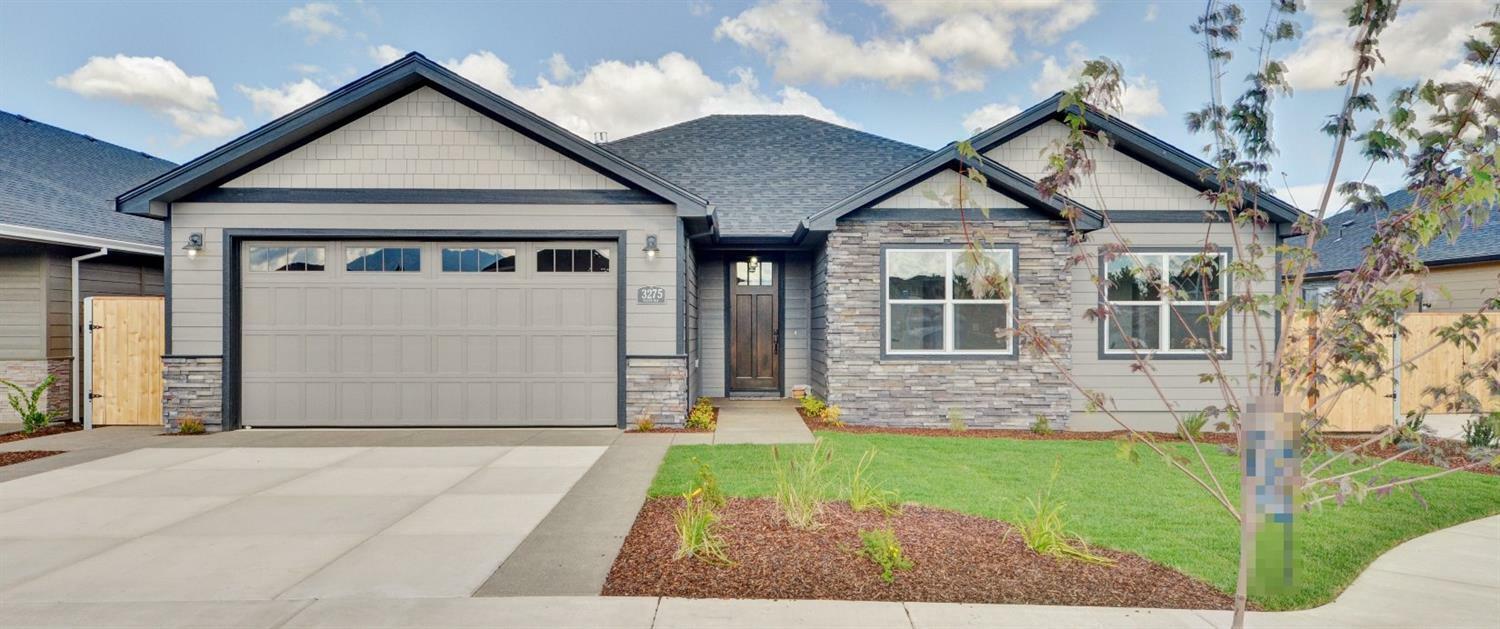 Property Photo: 2631 Farmington Avenue OR 97504