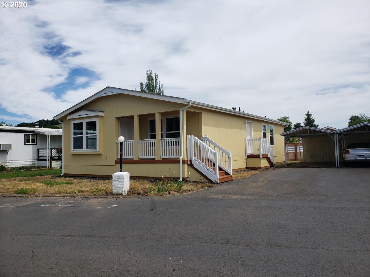 Property Photo: 503 SE Sheridan Rd 16 OR 97378
